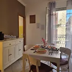 Downtown House By World *